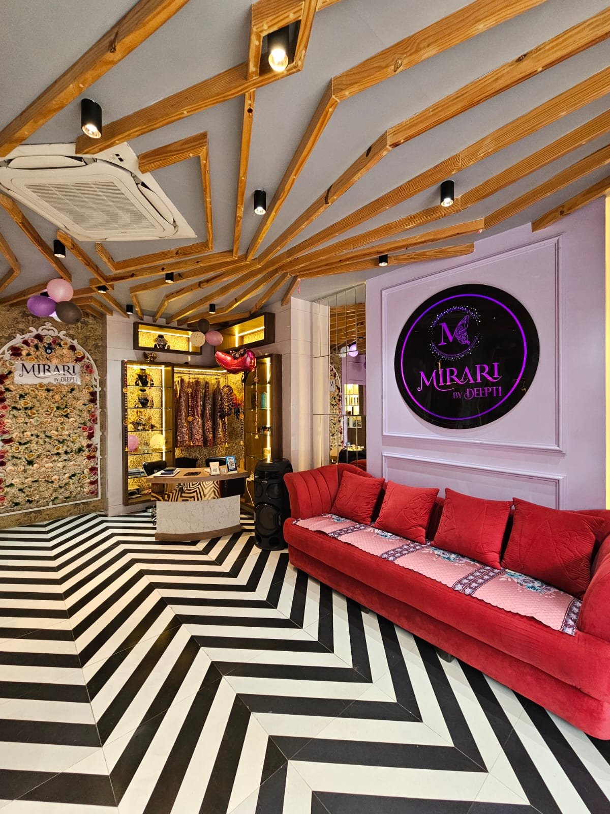 Salon Interior - Mirrari Unisex Salon